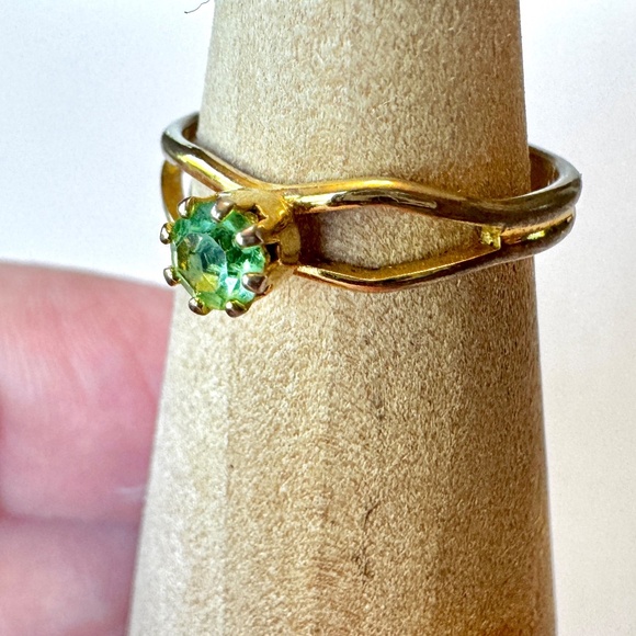 Adjustable Green Crystal Ring, Peridot, Gold tone - Picture 8 of 9